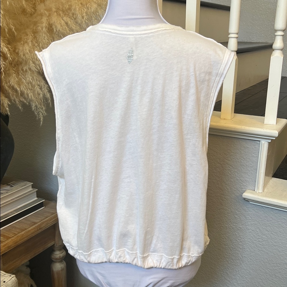 Free People Movement Heat Muscle Tee White Sleeveless Graphic Top Size Medium - Picture 6 of 7